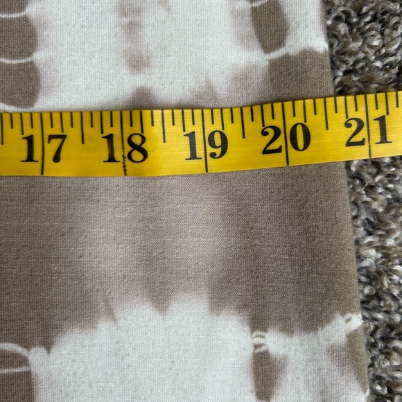 Roan + Ryan tan and white tie-dyed casual comfort midi size large - Picture 9 of 11